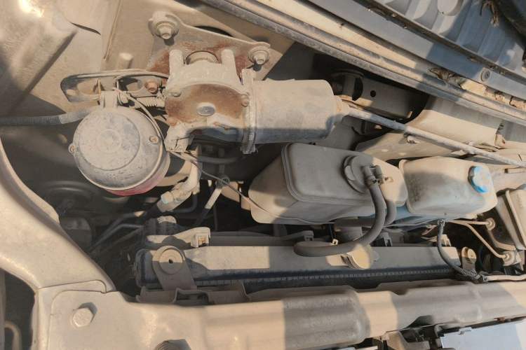 Used BAIC Weiwang 306 2011 1.3L base model 7 seats Engine Bay Right