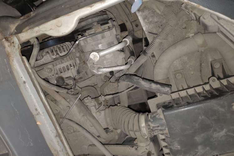 Used BAIC Weiwang 306 2011 1.3L Comfort version 7 seats Engine Bay Right
