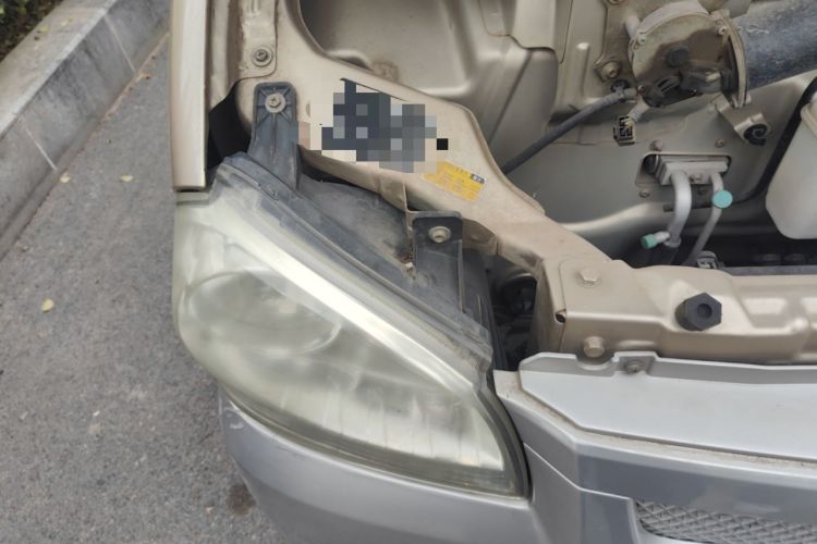 Used BAIC Weiwang 306 2011 1.3L Comfort version 7 seats Engine Bay Right