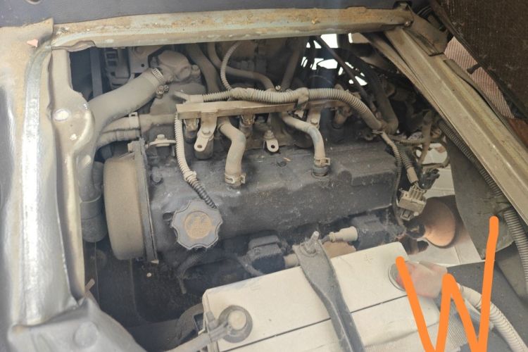 Used BAIC Weiwang 306 2011 1.3L base model 7 seats Engine Bay Right
