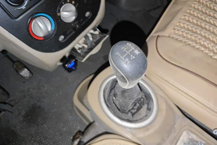 Used BAIC Weiwang 306 2011 1.3L Comfort version 7 seats Gear Lever