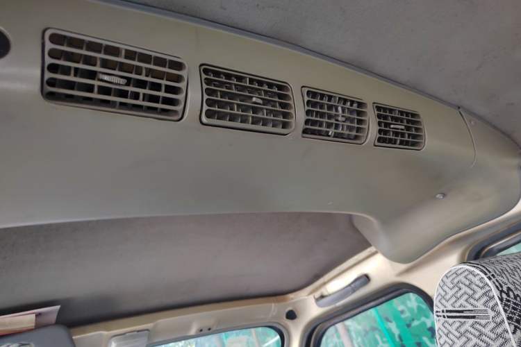 Used BAIC Weiwang 306 2011 1.3L base model 7 seats Headliner