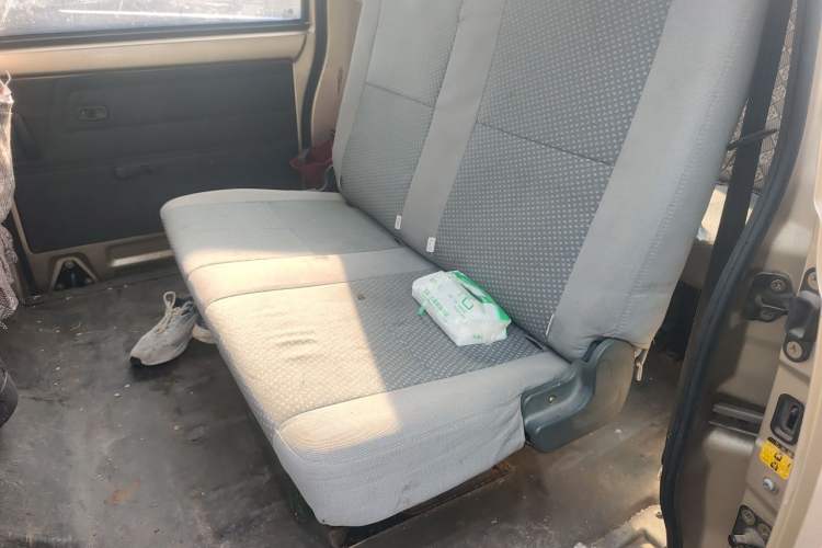 Used BAIC Weiwang 306 2011 1.3L base model 7 seats Left Rear Seat