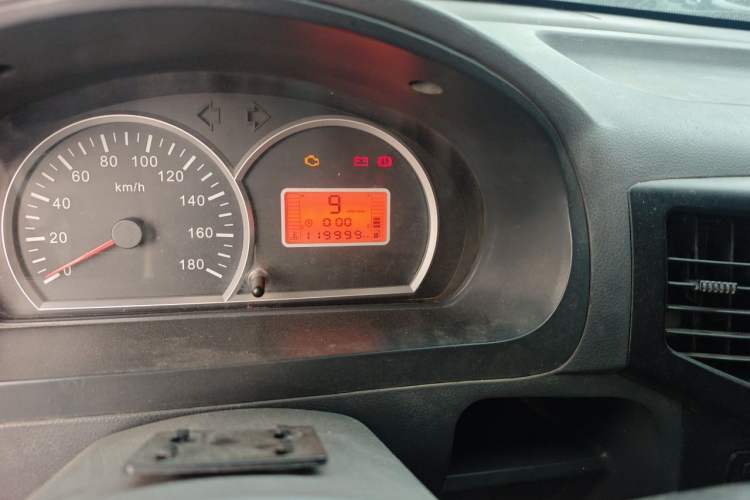 Used BAIC Weiwang 306 2011 1.3L Comfort version 7 seats Odometer Close Up