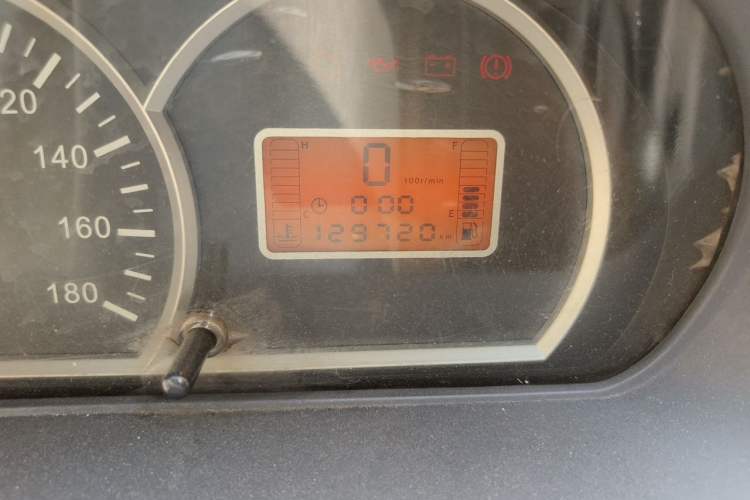 Used BAIC Weiwang 306 2011 1.3L base model 7 seats Odometer Close Up