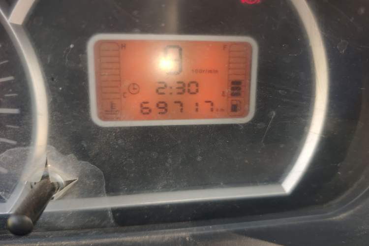 Used BAIC Weiwang 306 2011 1.3L base model 7 seats Odometer Close Up