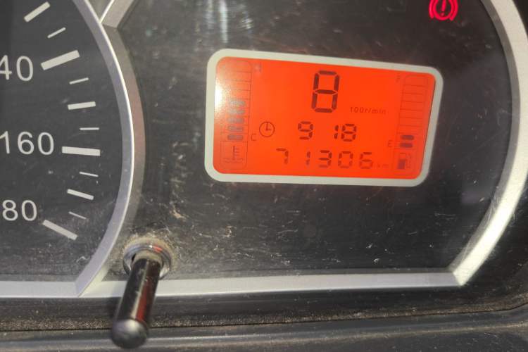 Used BAIC Weiwang 306 2011 1.3L Comfort version 7 seats Odometer Close Up