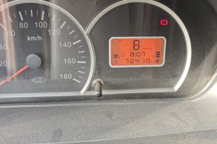 Used BAIC Weiwang 306 2011 1.3L base model 7 seats Odometer Close Up
