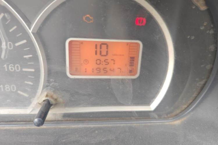 Used BAIC Weiwang 306 2011 1.3L base model 7 seats Odometer Close Up
