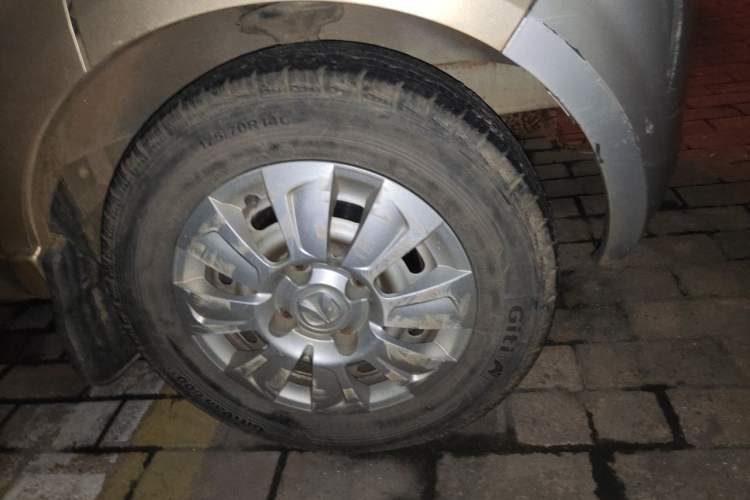 Used BAIC Weiwang 306 2011 1.3L Comfort version 7 seats Right Front Wheel Hub