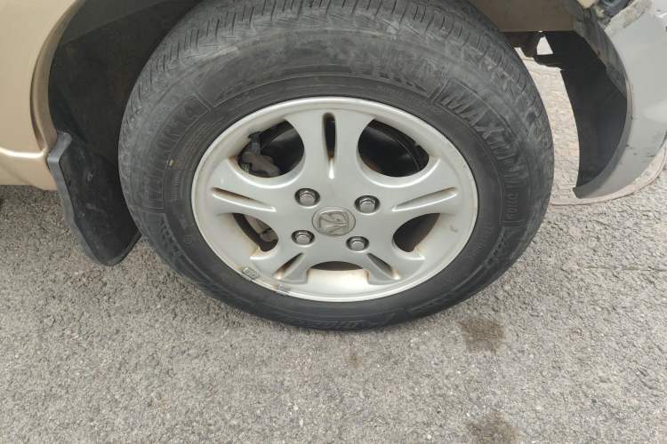 Used BAIC Weiwang 306 2011 1.3L Comfort version 7 seats Right Front Wheel Hub