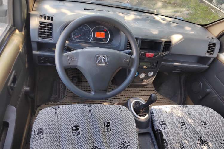 Used BAIC Weiwang 306 2011 1.3L base model 7 seats Steering Wheel