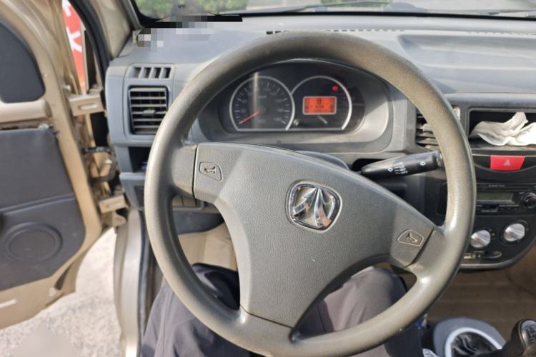 Used BAIC Weiwang 306 2011 1.3L base model 7 seats Steering Wheel