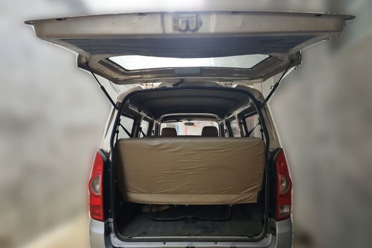 Used BAIC Weiwang 306 2011 1.3L base model 7 seats Trunk