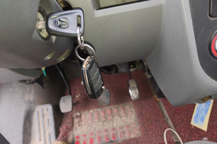 Used BAIC Weiwang 306 2011 1.3L Comfort version 7 seats Vehicle Key