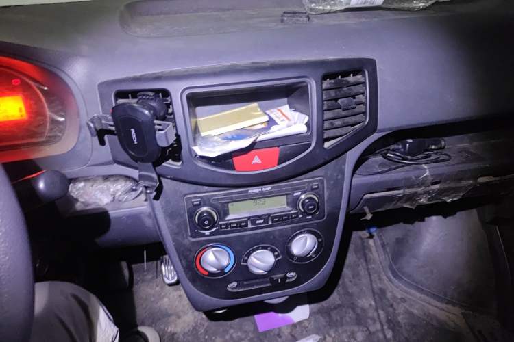 Used BAIC Weiwang 306 2013 1.2L Value Edition Basic 7-Seater A12 China IV Standard Audio And AC Panel