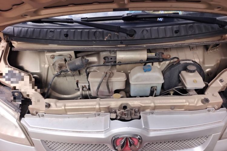 Used BAIC Weiwang 306 2013 1.2L Value Edition Basic CNG 7-seater A12 China IV Engine Bay