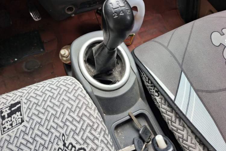 Used BAIC Weiwang 306 2013 1.2L Value Edition Basic CNG 7-seater A12 China IV Gear Lever
