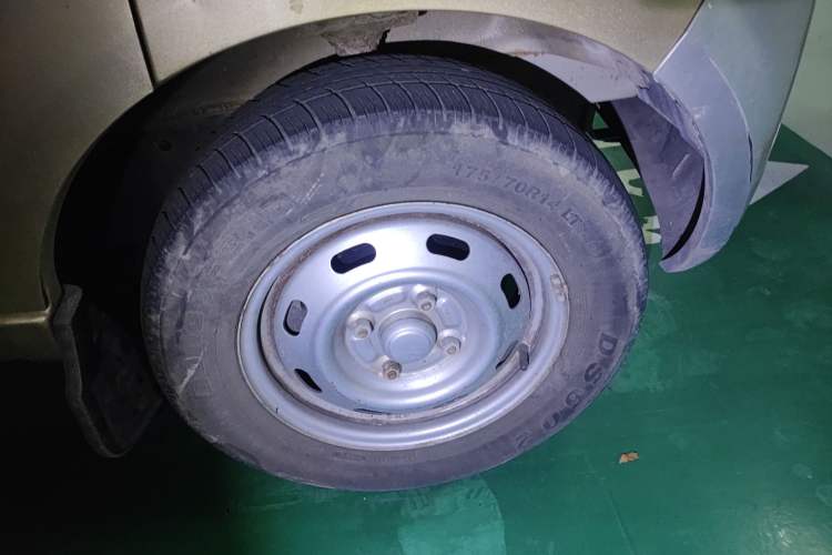Used BAIC Weiwang 306 2013 1.2L Value Edition Basic 7-Seater A12 China IV Standard Right Front Wheel Hub