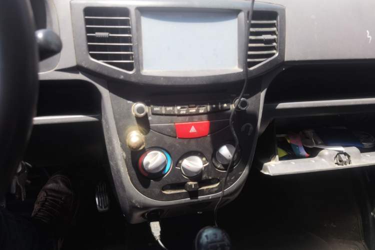 Used BAIC Weiwang 306 2013 1.2L Value Edition Basic 7-Seater A12 China IV Standard Audio And AC Panel