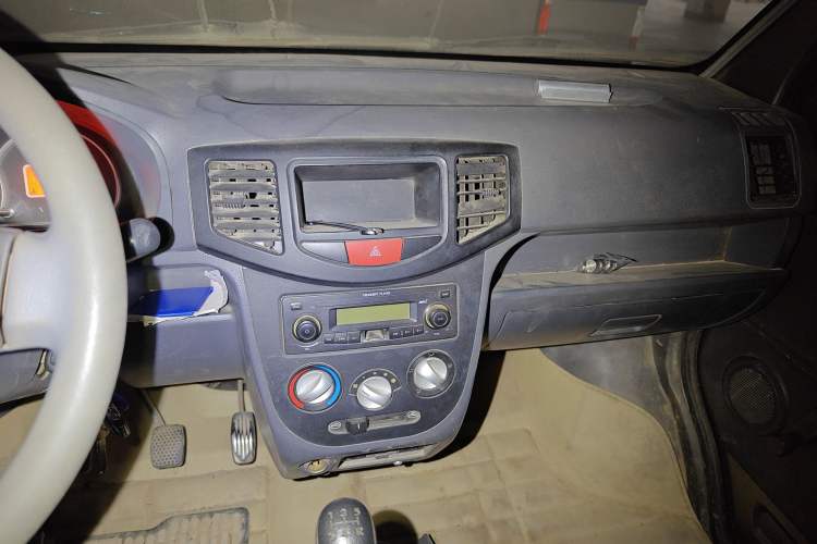 Used BAIC Weiwang 306 2013 1.2L Value Edition Basic 7-Seater A12 China IV Standard Audio And AC Panel