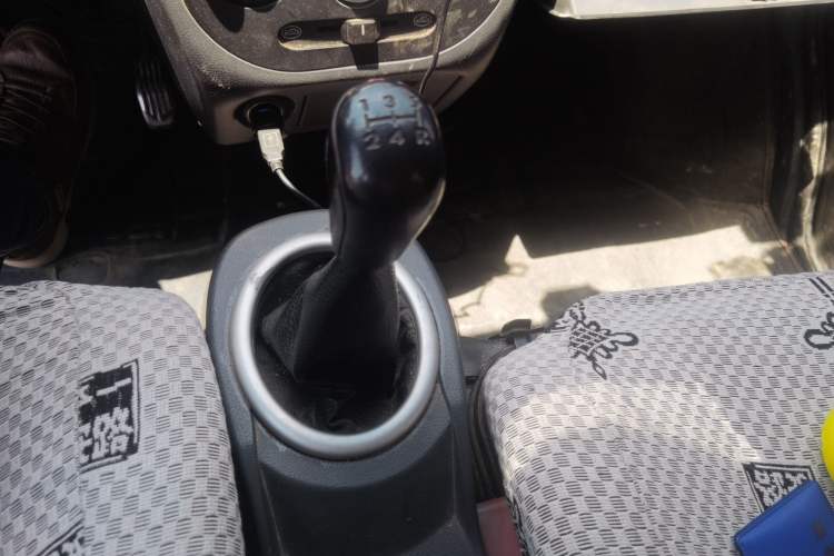 Used BAIC Weiwang 306 2013 1.2L Value Edition Basic 7-Seater A12 China IV Standard Gear Lever