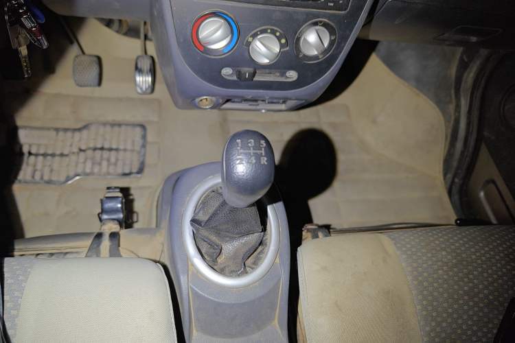 Used BAIC Weiwang 306 2013 1.2L Value Edition Basic 7-Seater A12 China IV Standard Gear Lever