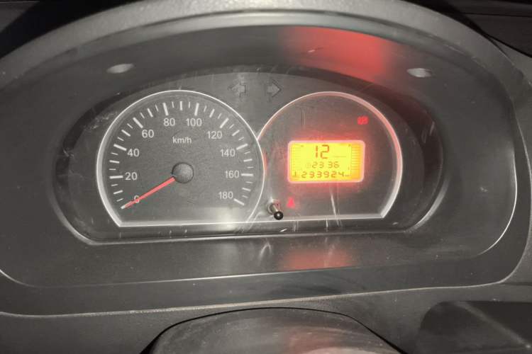 Used BAIC Weiwang 306 2013 1.2L Value Edition Basic 7-Seater A12 China IV Standard Odometer Close Up