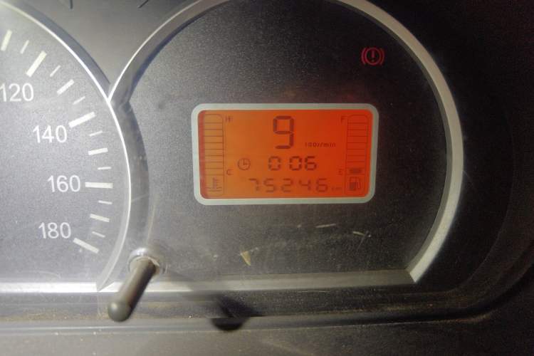 Used BAIC Weiwang 306 2013 1.2L Value Edition Basic 7-Seater A12 China IV Standard Odometer Close Up