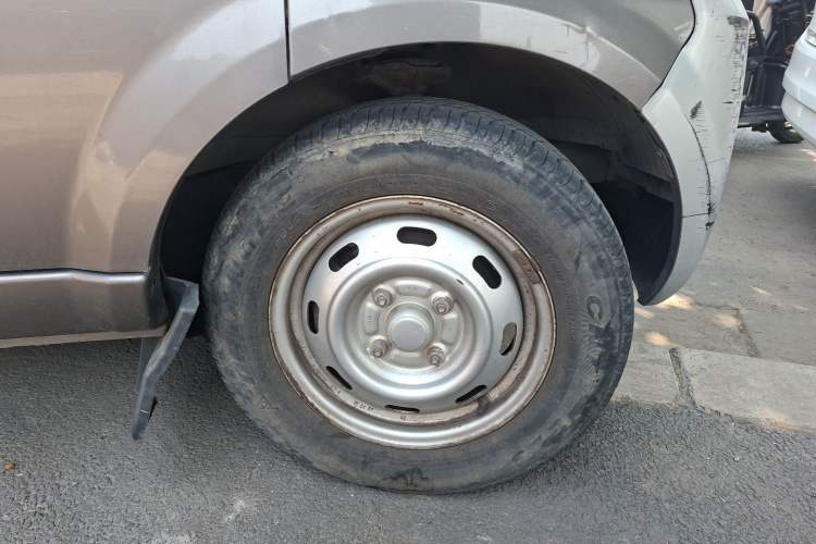 Used BAIC Weiwang 306 2013 1.2L Value Edition Basic 7-Seater A12 China IV Standard Right Front Wheel Hub