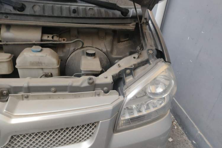 Used BAIC Weiwang 306 2013 1.2L Value Edition Comfort Type 7 Seats A12 China IV Emission Standard Engine Bay Left