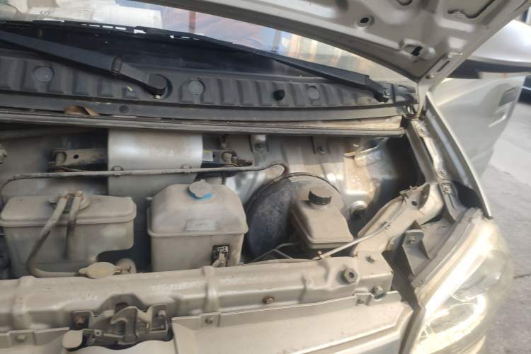 Used BAIC Weiwang 306 2013 1.2L Value Edition Basic 7-Seater A12 China IV Standard Engine Bay Left