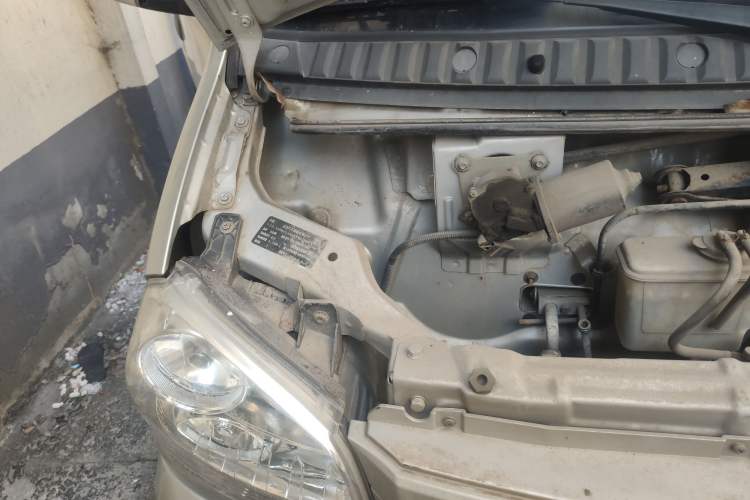 Used BAIC Weiwang 306 2013 1.2L Value Edition Basic 7-Seater A12 China IV Standard Engine Bay Right