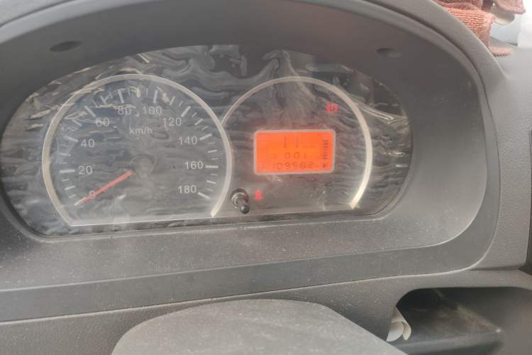 Used BAIC Weiwang 306 2013 1.2L Value Edition Basic 7-Seater A12 China IV Standard Odometer Close Up