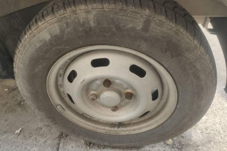 Used BAIC Weiwang 306 2013 1.2L Value Edition Basic 7-Seater A12 China IV Standard Right Front Wheel Hub