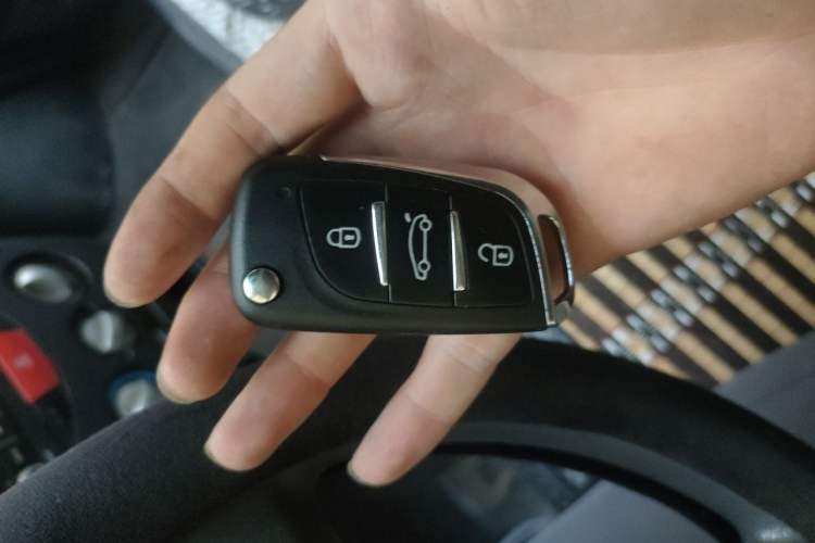 Used BAIC Weiwang 306 2013 1.2L Value Edition Comfort Type 7 Seats A12 China IV Emission Standard Vehicle Key