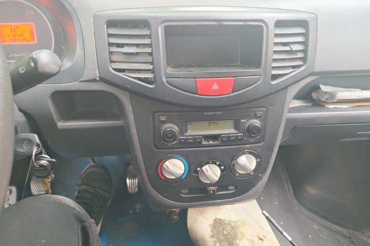 Used BAIC Weiwang 306 2013 1.2L Value Edition Basic CNG 7-seater A12 China IV Audio And AC Panel