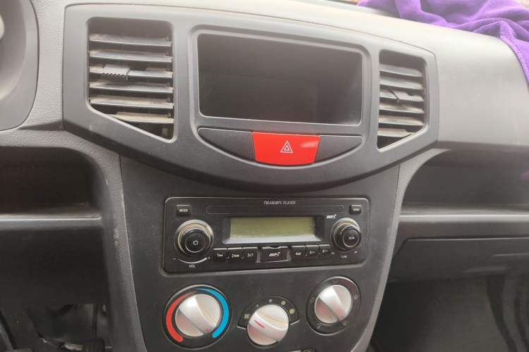 Used BAIC Weiwang 306 2013 1.2L Value Edition Luxury 8-Seater A12 China IV Emission Standard Audio And AC Panel