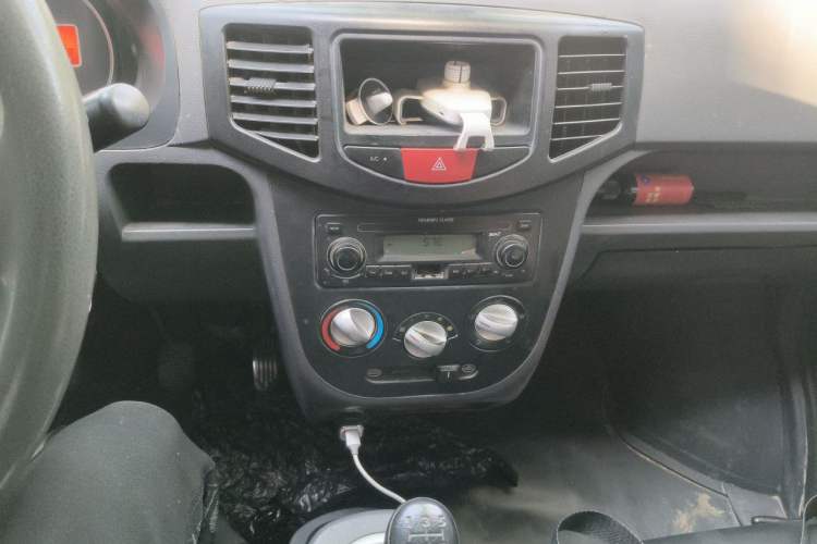 Used BAIC Weiwang 306 2013 1.2L Value Edition Basic CNG 7-seater A12 China IV Audio And AC Panel
