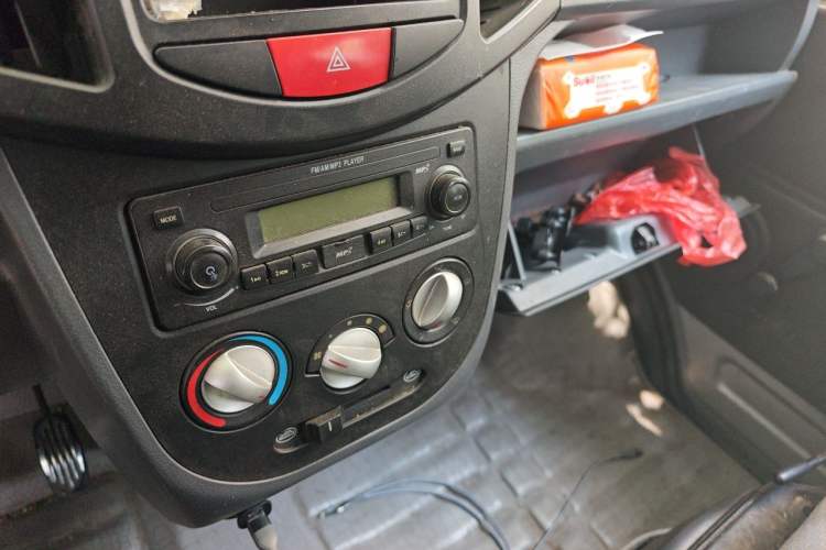 Used BAIC Weiwang 306 2013 1.2L Value Edition Basic 7-Seater A12 China IV Standard Audio And AC Panel