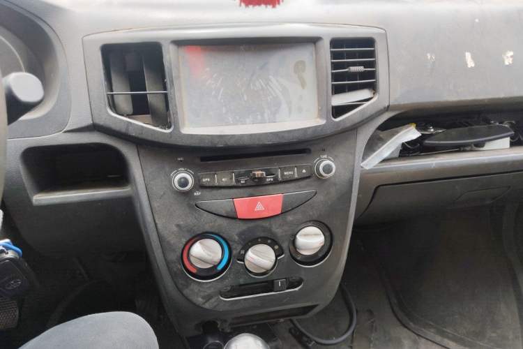 Used BAIC Weiwang 306 2013 1.2L Value Edition Basic 7-Seater A12 China IV Standard Audio And AC Panel