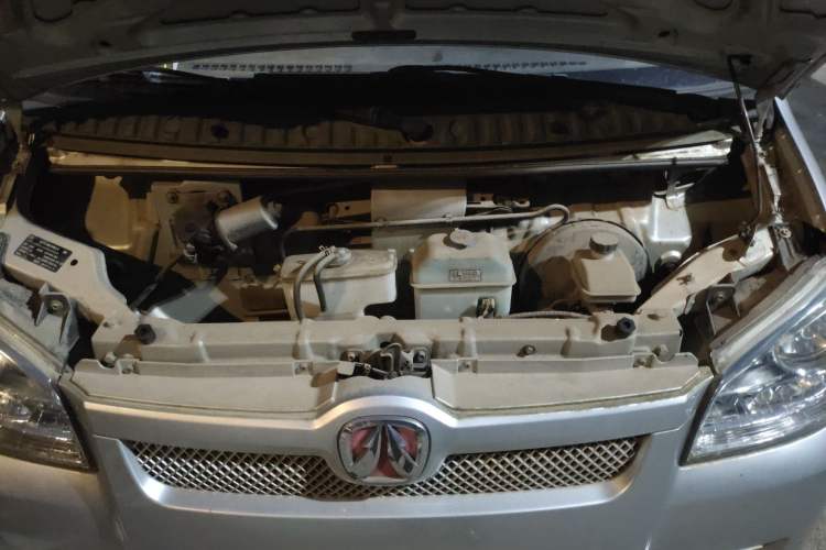 Used BAIC Weiwang 306 2013 1.2L Value Edition Basic 7-Seater A12 China IV Standard Engine Bay