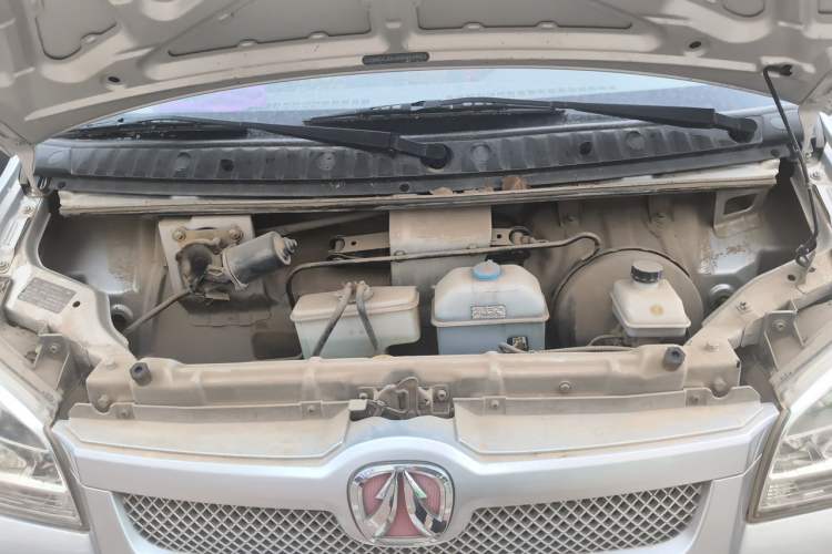 Used BAIC Weiwang 306 2013 1.2L Value Edition Luxury 8-Seater A12 China IV Emission Standard Engine Bay