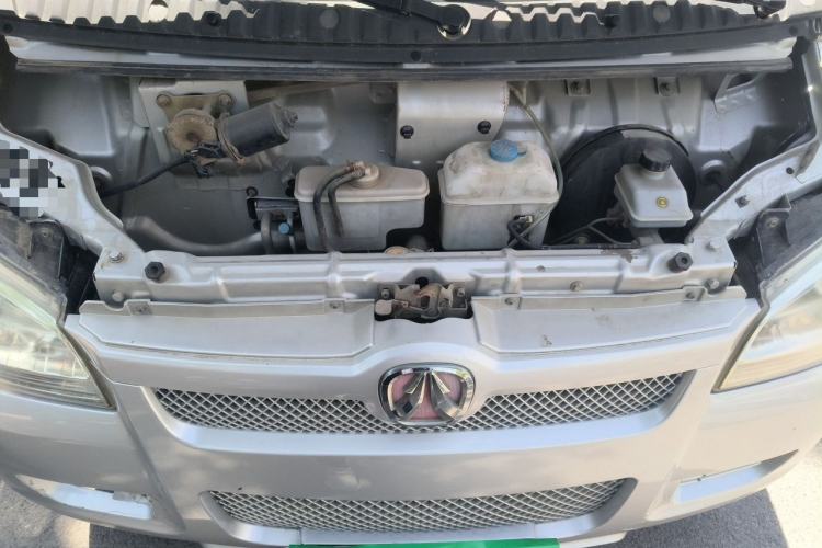 Used BAIC Weiwang 306 2013 1.2L Value Edition Basic CNG 7-seater A12 China IV Engine Bay