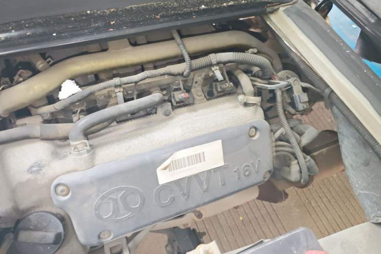 Used BAIC Weiwang 306 2013 1.2L Value Edition Basic CNG 7-seater A12 China IV Engine Bay Left