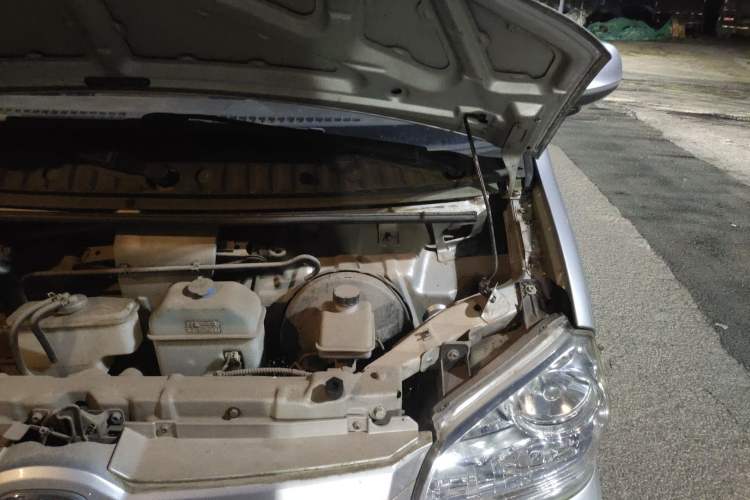 Used BAIC Weiwang 306 2013 1.2L Value Edition Basic 7-Seater A12 China IV Standard Engine Bay Left