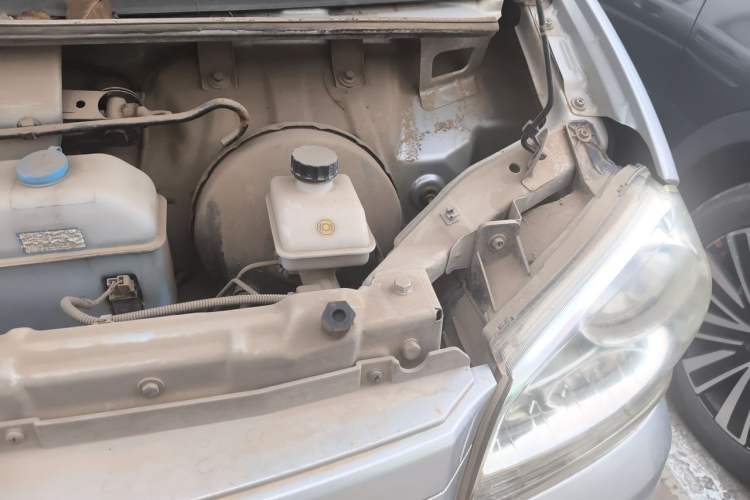 Used BAIC Weiwang 306 2013 1.2L Value Edition Luxury 8-Seater A12 China IV Emission Standard Engine Bay Left