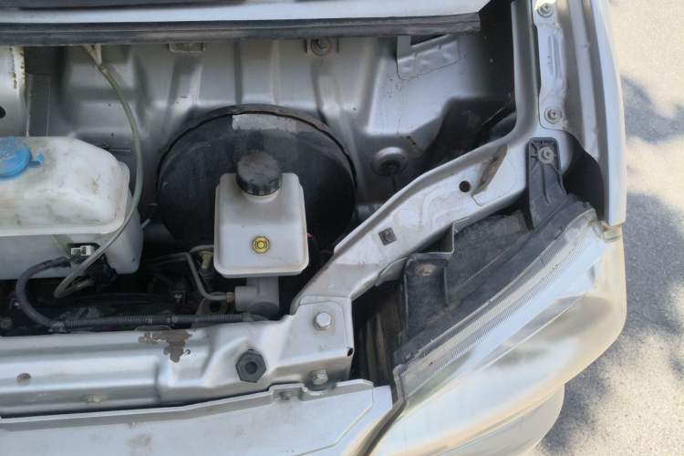 Used BAIC Weiwang 306 2013 1.2L Value Edition Basic CNG 7-seater A12 China IV Engine Bay Left