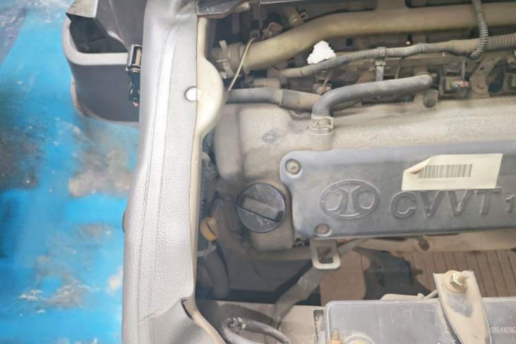 Used BAIC Weiwang 306 2013 1.2L Value Edition Basic CNG 7-seater A12 China IV Engine Bay Right