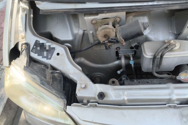 Used BAIC Weiwang 306 2013 1.2L Value Edition Basic CNG 7-seater A12 China IV Engine Bay Right